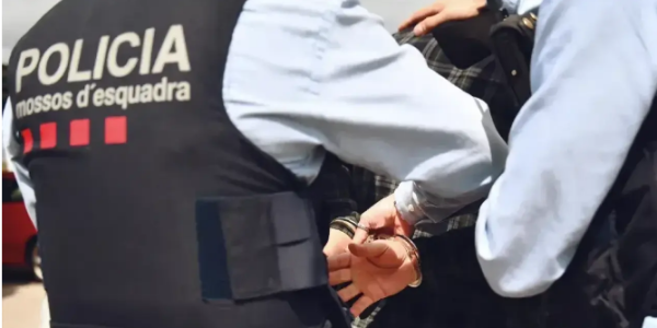 专盯独居老人！巴塞罗那警方破获“煤气检查”诈骗盗窃案