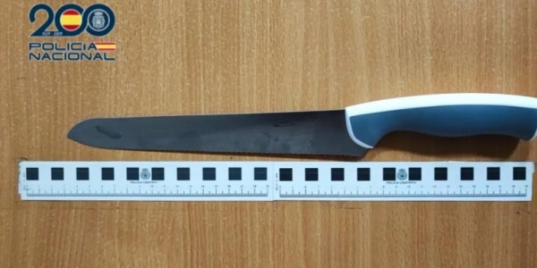 年关打劫不断  歹徒把长刀架在美甲店女业主的脖子上