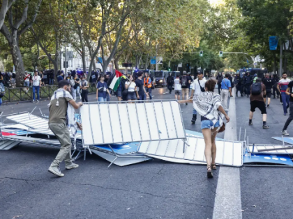 示威者冲入赛道引争议 马德里法官裁定警方部署不涉刑责