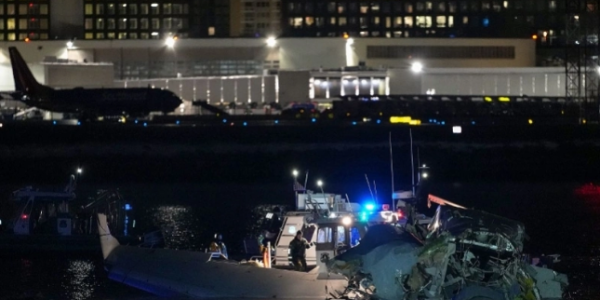 美国致67死撞机事故细节曝光 飞行员及空管均有失误