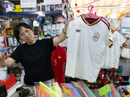 西媒称华人百元店助威西班牙国家队夺得冠军