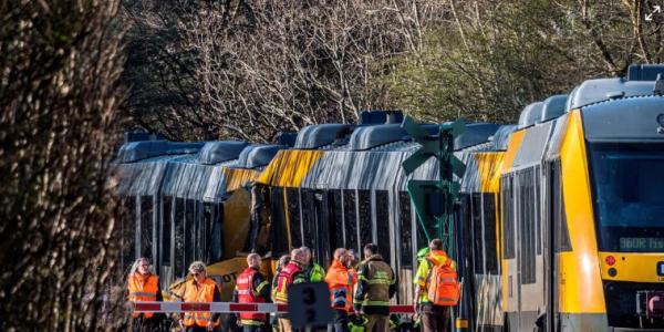 丹麦两列火车相撞 至少17人受伤