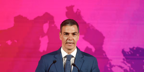 西班牙首相捍卫大赦  反对把移民流放到第三国遣返中心
