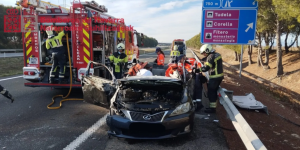 西班牙惨烈车祸 28岁男子当场身亡 32岁司机重伤送医