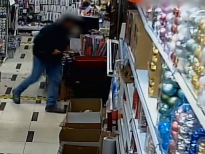 西班牙男子持斧抢劫商店未遂 殴打店员后逃离被捕