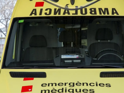 Badalona发生公交车与救护车相撞事故 4人受伤 其中1人危重