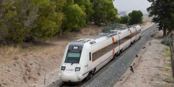 错过下车站酿悲剧 西班牙50岁男子跳车死亡