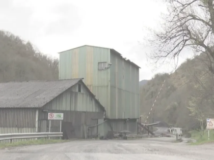 北部矿区发生塌陷事故 三名矿工被困失联