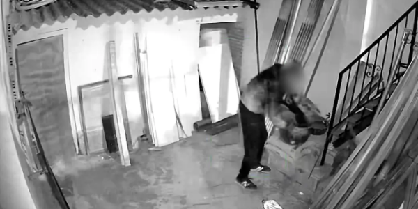 西班牙男子连环入室盗窃 屋主在家也不放过