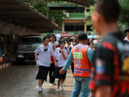 泰国14岁学生枪击祖父母后闯入学校开火 8人死亡约30人受伤