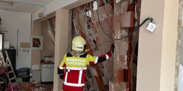 西班牙住宅楼施工引发坍塌 18人紧急疏散