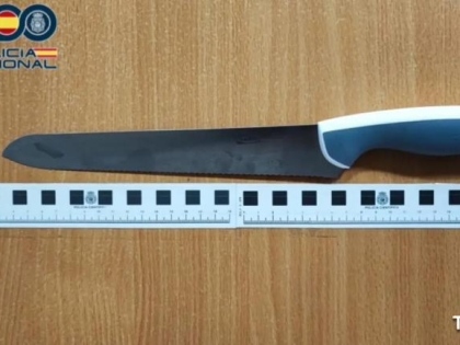 年关打劫不断  歹徒把长刀架在美甲店女业主的脖子上