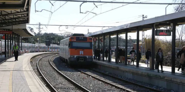 非法通行酿悲剧：巴塞罗那一人被火车撞击身亡