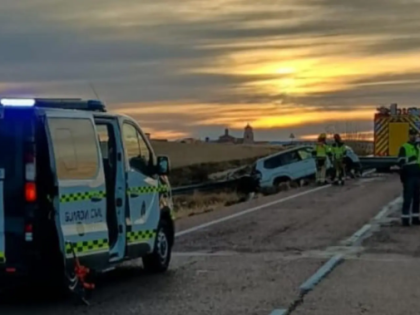 越野车失控撞上护栏 西班牙男子清晨遭遇致命车祸
