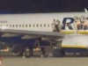 西班牙帕尔马机场惊魂：瑞安航空一航班误传起火，18人逃生受伤