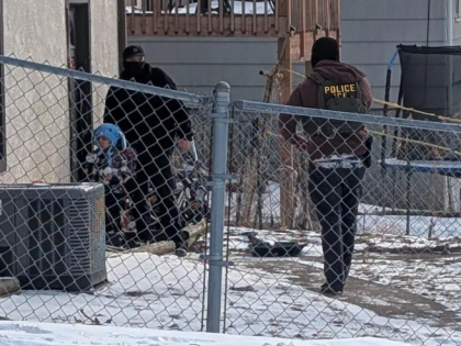 美国移民执法人员扣留5岁男童 引发众怒