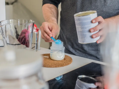 欧洲调查婴儿奶粉污染事件 两名婴儿死亡引关注