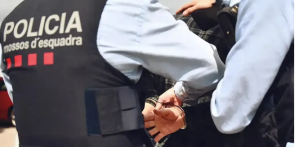 女子遛狗时遭背后袭击 巴塞罗那再曝恶性强奸案