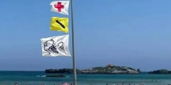 西班牙多地海滩启用色盲友好旗帜，提升戏水安全与无障碍体验