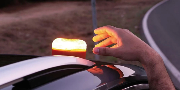 明年起西班牙强制使用V16灯  但传统三角架依然建议携带