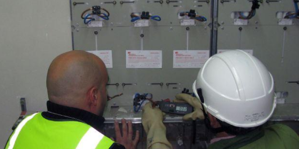 偷电超百万度！巴塞罗那联合执法查24家超市揭多重违法行为