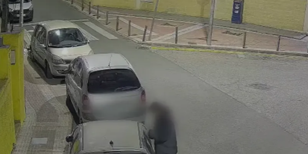 专挑车内可见财物下手 马德里一对男女被捕