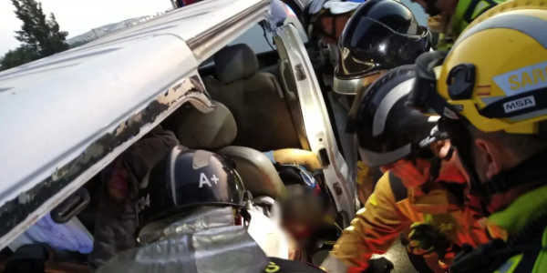穆尔西亚发生严重车祸，两人当场死亡、五人受伤