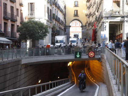 同区不同价！市中心停车收费差异引争议，居民要求统一标准