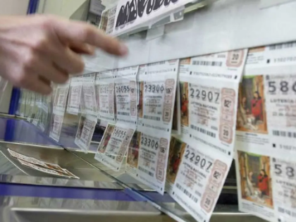 手提袋遗落长椅 内含60张圣诞彩票最终物归原主