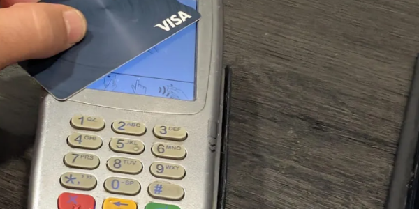 西班牙银行信用卡诈骗网络被瓦解 警方缴获现金、毒品及枪械