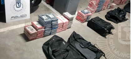 马德里停车场发现111公斤可卡因，警方追查可疑白色轿车