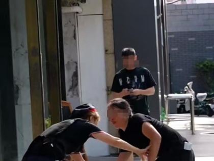 市民给救人牺牲英雄栾留伟店里送钱 其妻拒收捐款