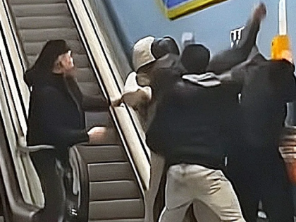 西班牙数十名青年在地铁站斗殴 疑因手机被盗引发