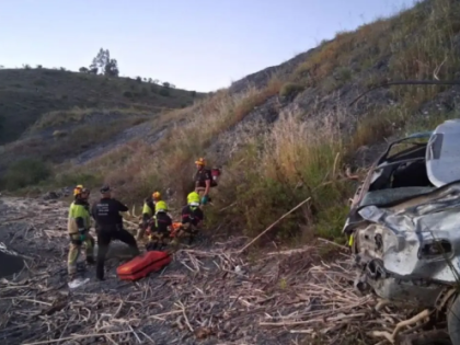 马拉加发生车辆坠坡事故致1死1伤 男子当场身亡