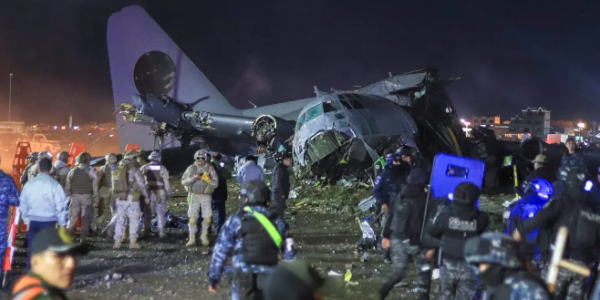 玻利维亚军机坠毁致至少20人死亡 28人受伤多车损毁