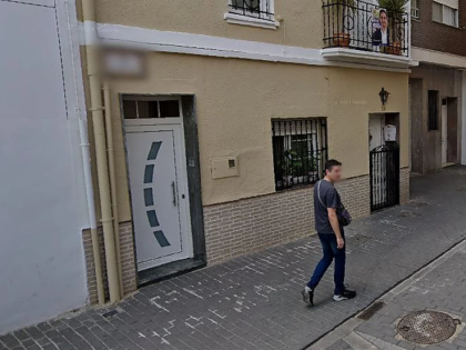 西班牙男子出门必带七八千欧元  被半路伏击抢劫一空