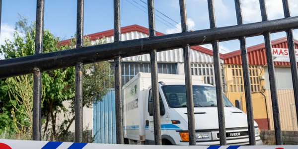 西班牙惨烈弑父案：23岁男子刺杀知名腌制品企业主，案发时母亲在场
