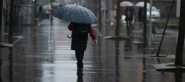 阿利坎特一自闭症女孩暴雨中走失，警方发现时仅穿尿布