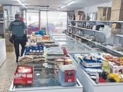 第二次被查 警方在一家华人超市查获7千多件过期食品