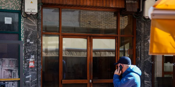 西班牙发生家庭命案 18岁青年刺死继父被捕