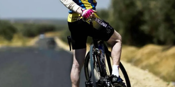 北部未成年人骑行被公交撞击 一人身亡 一人受伤