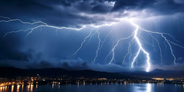 暴雨雷暴持续肆虐，西班牙一天雷电次数突破8万
