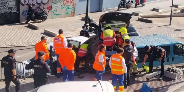 西班牙维戈突发事故：汽车坠入两米坡下致一人受伤