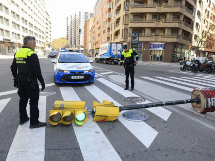 西班牙复活节遭极端天气袭击：强风达168公里/小时，多地交通受阻