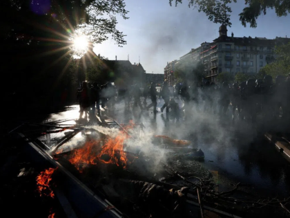 数万人上街抗议G7峰会 和平抗议演变骚乱