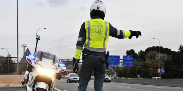 西班牙男子撞摩托车后逃逸 又谎报车辆被盗企图逃责