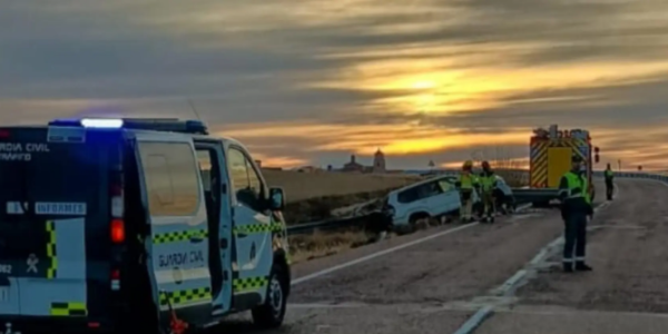 越野车失控撞上护栏 西班牙男子清晨遭遇致命车祸
