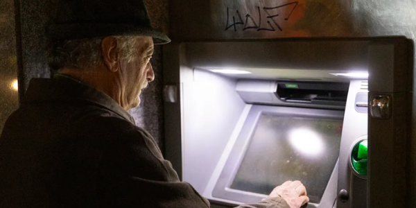 使用易拉罐拉环破解 ATM 西班牙诈骗团伙专门盯上老人