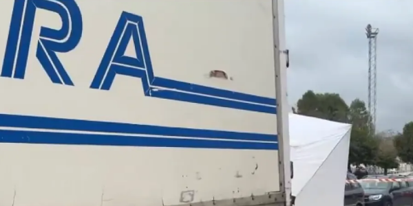 马德里一名电动轮椅男子不幸被倒车卡车撞亡