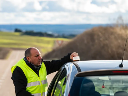 西班牙反光背心强制标准公布 未穿最高罚200欧扣4分